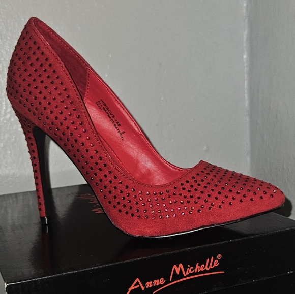 Anne Michelle Hibiscus Red Pumps - Picture 3 of 5